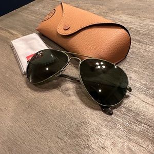 Never worn Ray-Ban Classic Aviators with a polished green frame and green lenses